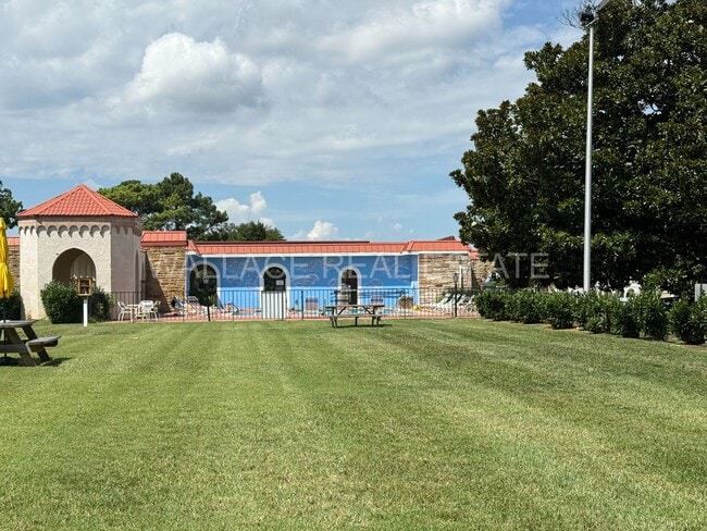 Building Photo - BEAUTIFUL, UPDATED 2 BEDROOM CONDO IN CHEROKEE AT WESTCLIFF