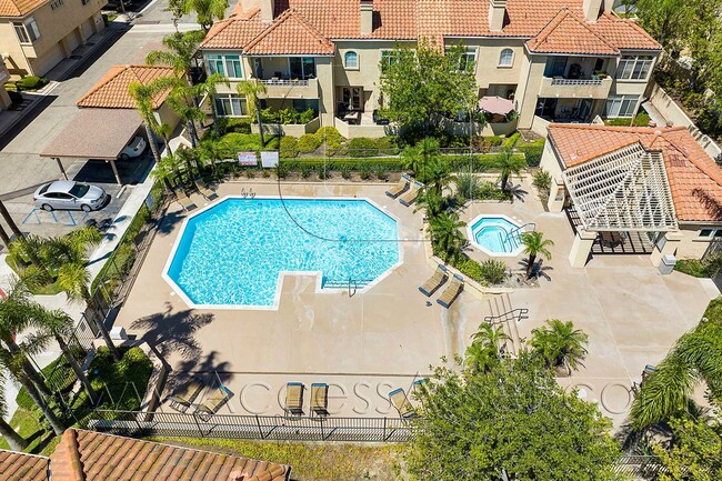 Building Photo - Luxury 2 Bed/2 Bath Condo Home In The Desi...