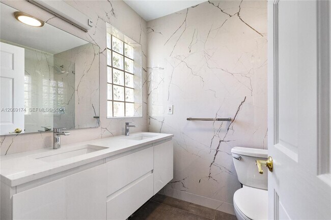 Building Photo - 330 Coconut Isle Dr