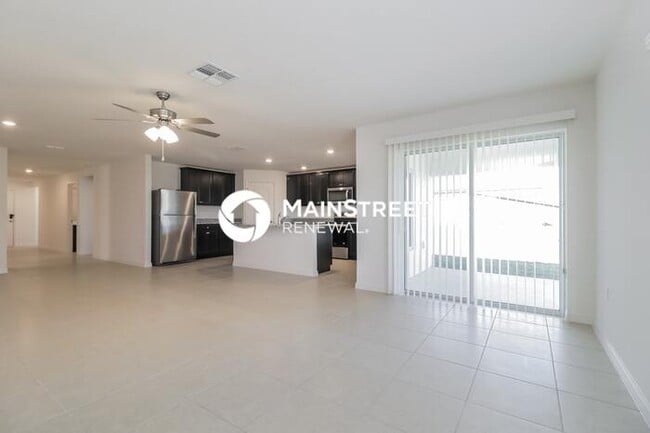 Building Photo - 5 Bedroom Pet-Friendly Home in Mascotte, FL with Main Street Renewal