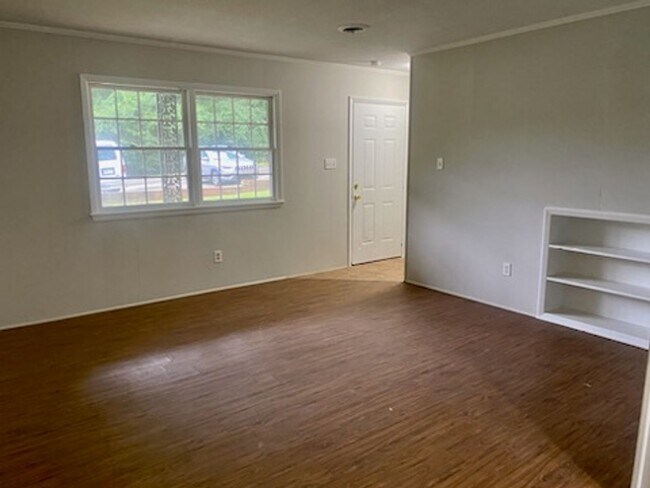 Building Photo - 4112 S Dowfield Dr