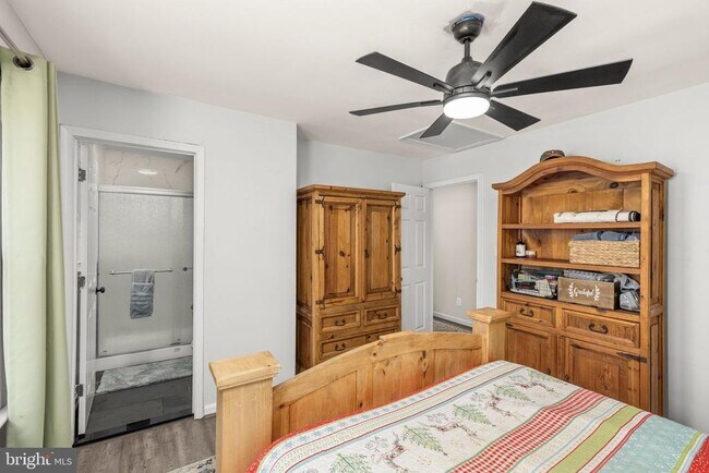 Building Photo - 13410 Wilderness Park Dr