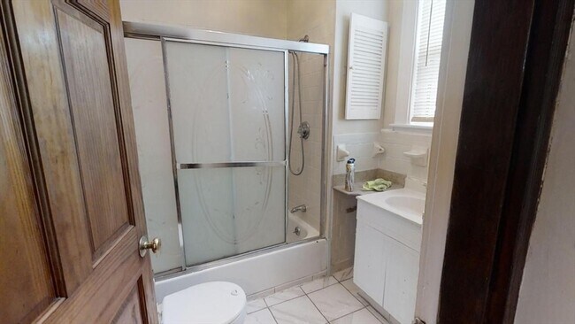 Building Photo - 33 Bellingham St