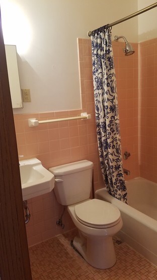 Bathroom - 1022 Arkwright St N