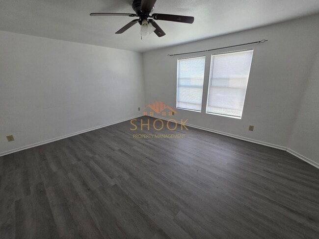 Building Photo - SOUTH SIDE LARGE 3 BR HOME