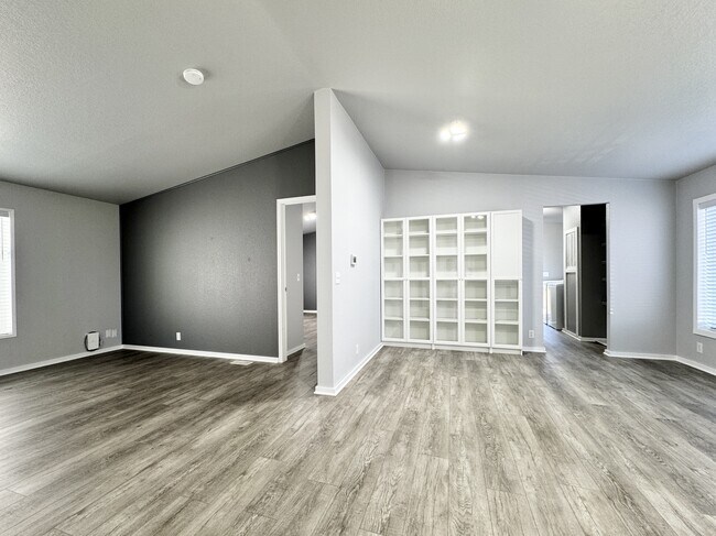Building Photo - 9500 SW Old Highway 47