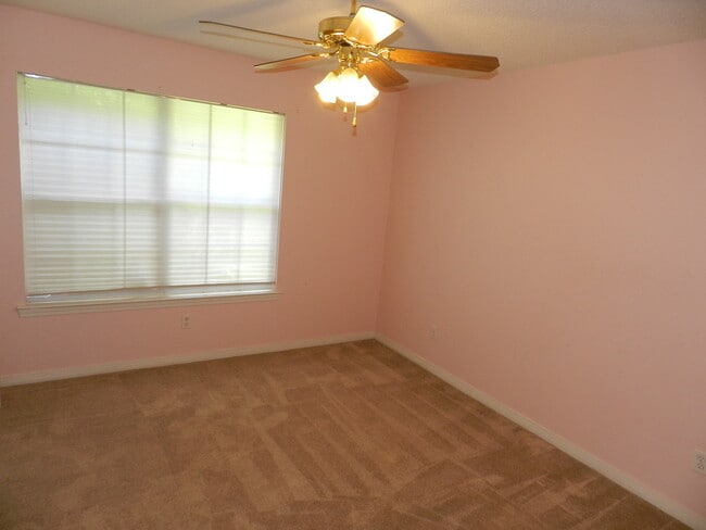 Building Photo - Spacious 4-Bedroom Home - Woodbine Springs