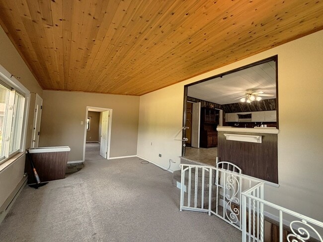 Building Photo - MOVE IN SPECIAL! 3-Bedroom Home in Parklan...