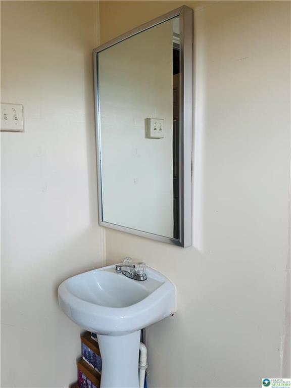 Building Photo - 1523 W Chew St