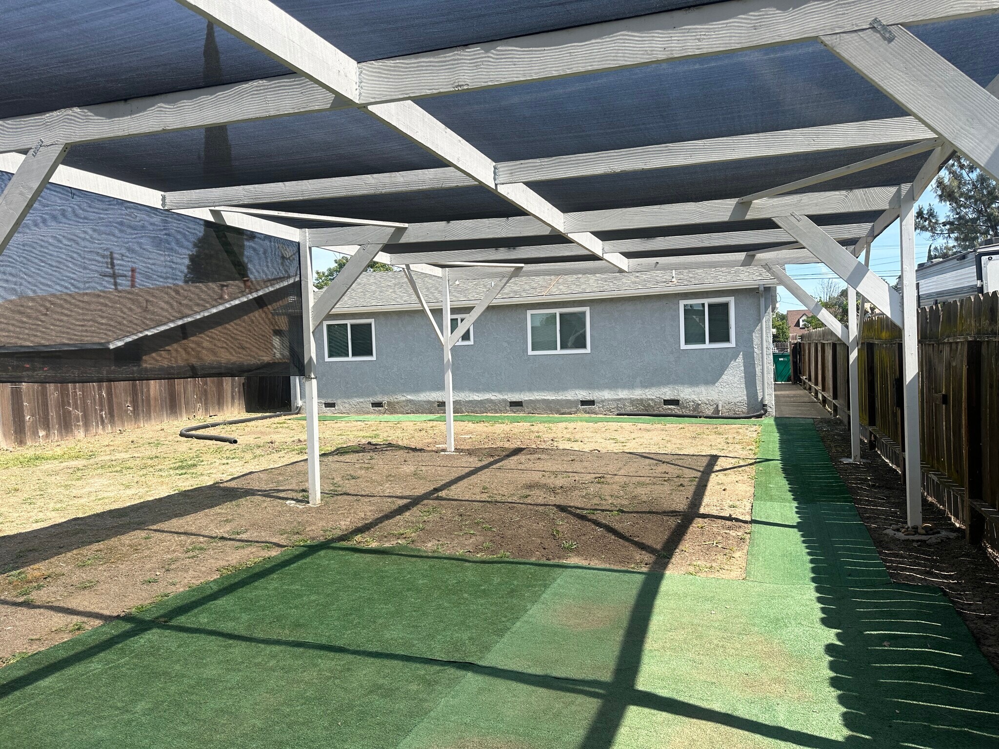 Building Photo - 539 S Gertrude Ave