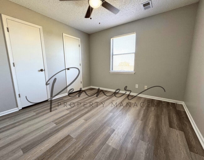 Building Photo - 517 Sky Vue Dr