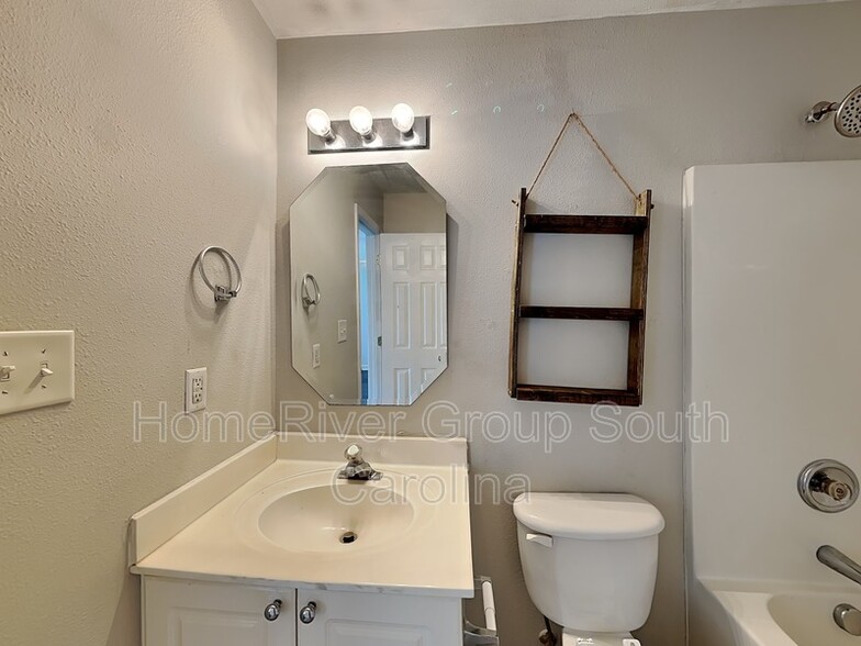 Building Photo - 2153 Pavilion Ct