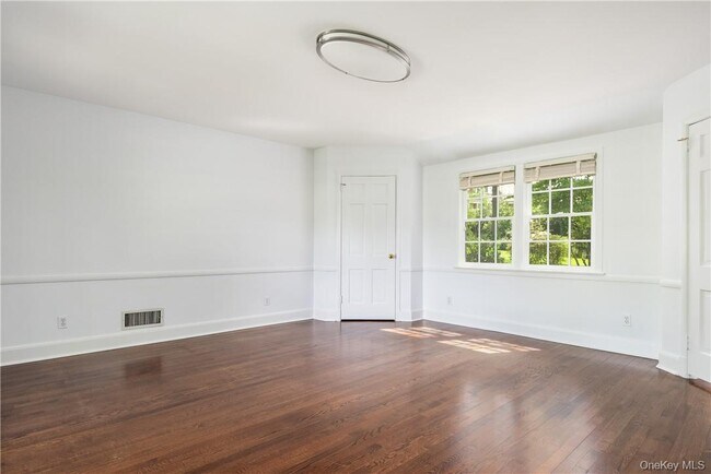 Building Photo - 11 Sunset Ln