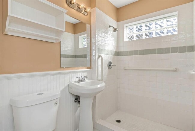 Building Photo - 4622 W El Prado Blvd