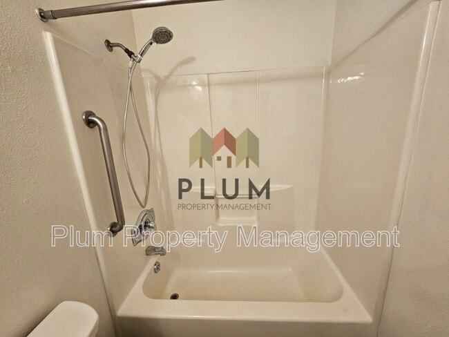 Building Photo - 2340 Fairview Ave