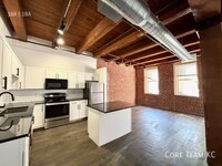 Building Photo - Beautiful 1 Bedroom Loft in River Market!