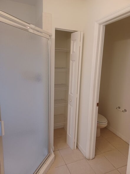 Building Photo - 3/2.5 Townhouse in a Family Friendly Community with Amenities Galore