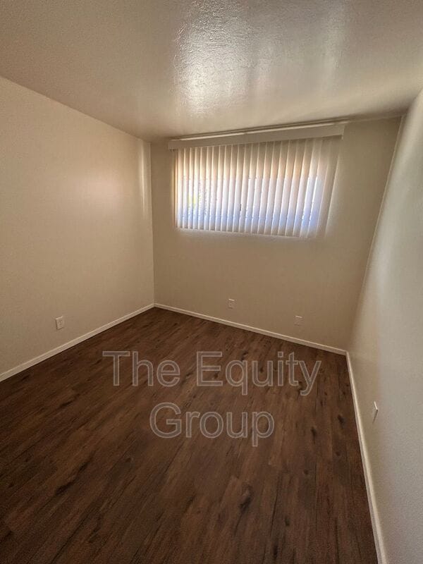 Building Photo - 321 E Elm St