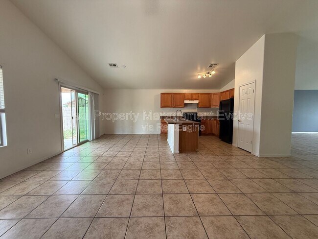 Building Photo - 1225 W Shumway Farm Rd