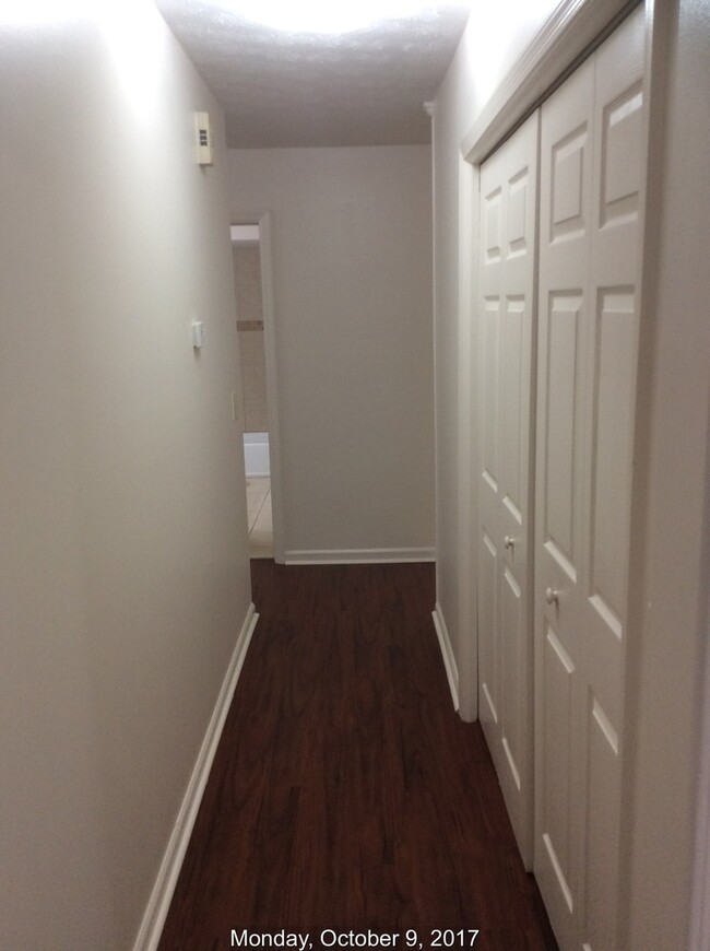 Building Photo - r6343