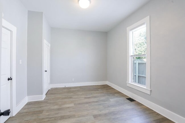 Building Photo - 1033 S Randolph St