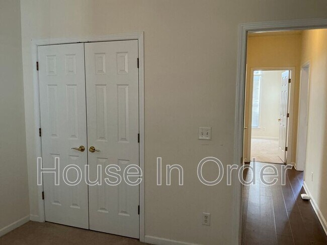 Building Photo - 46 Summer Meadow Rd