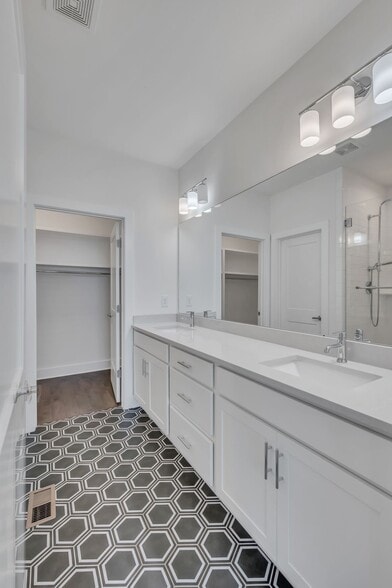Building Photo - 504 Vernon Cir