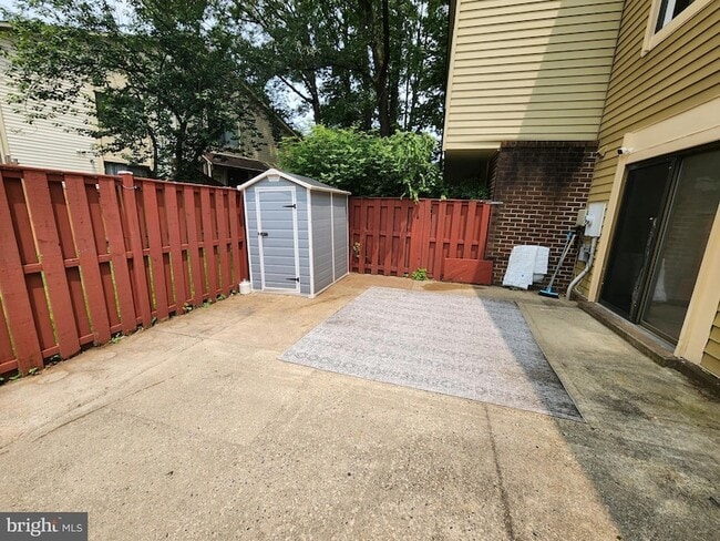 Building Photo - 10662 Spring Oak Ct