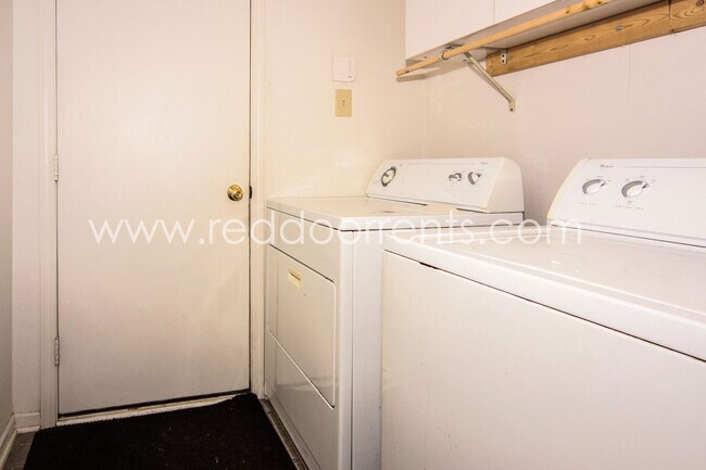 Building Photo - Franklin Township, 3 Bed, 2.5 Bath, Two St...