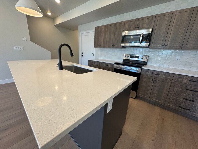 Building Photo - 3 Bedroom Home!