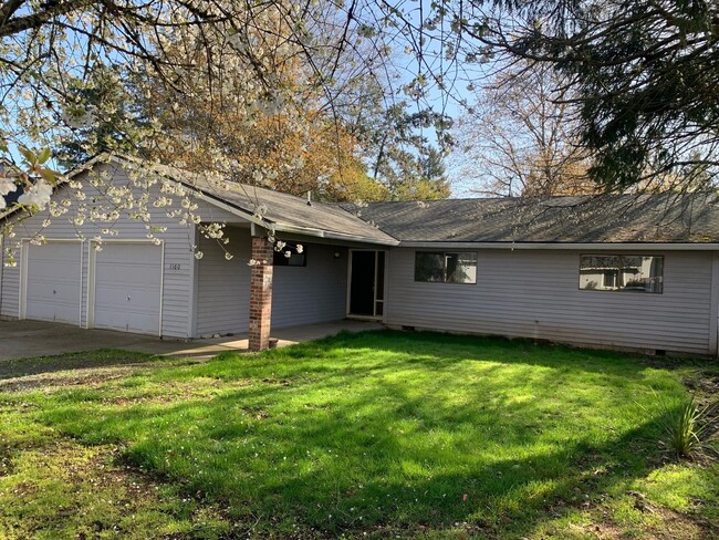 Building Photo - Single Level with Recent Upgrades