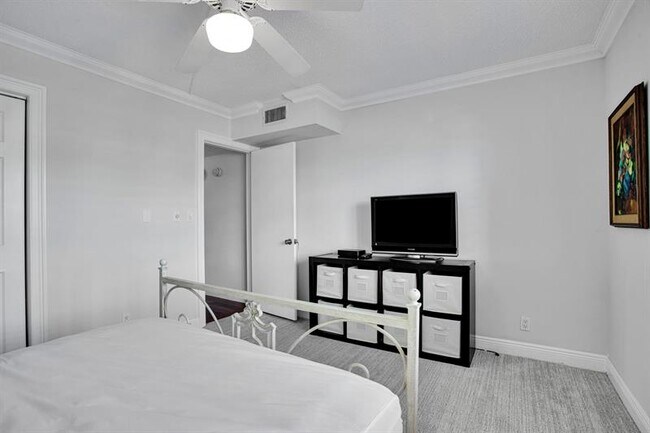 Building Photo - 2002 Granada Dr