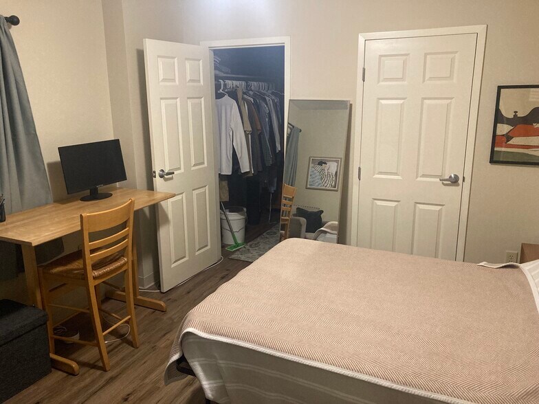 Building Photo - 10 Florence St