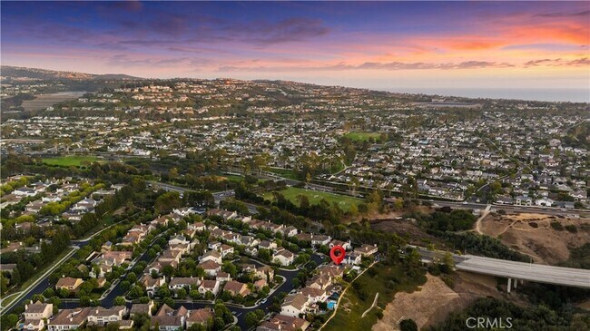 Building Photo - 58 Victoria