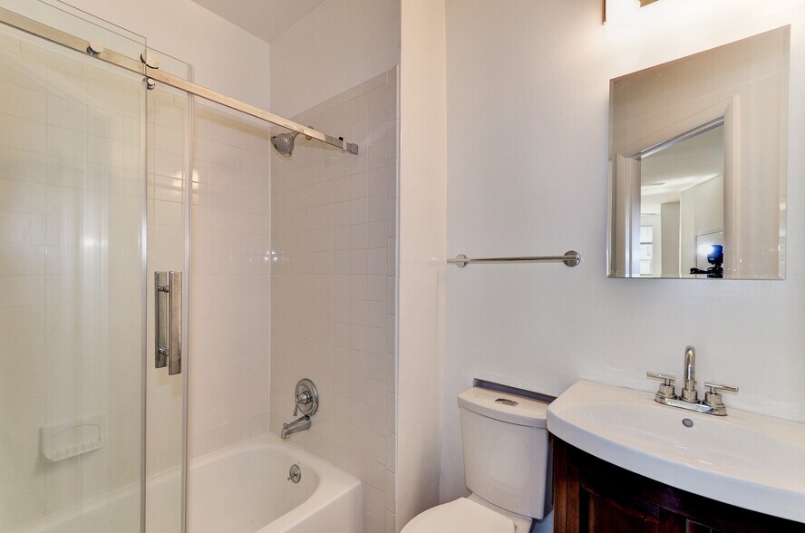 Hallway Bathroom - 724 5th St NE