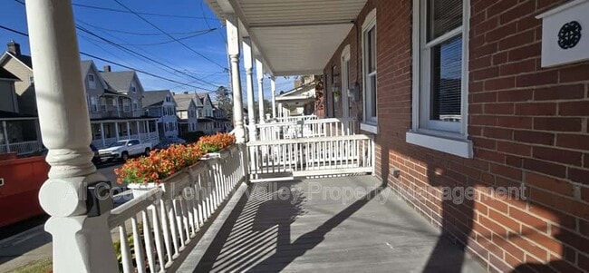Building Photo - 45 Evergreen St