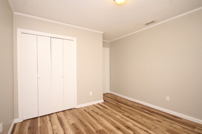 Building Photo - 2BR/1BA North Pensacola Home Near UWF with Fireplace, No Carpet & Fully Fenced Backyard