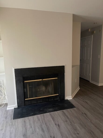 Living area - 9816 Lake Pointe Ct