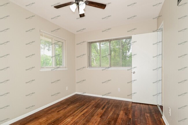 Building Photo - 10623 Hallwood Dr