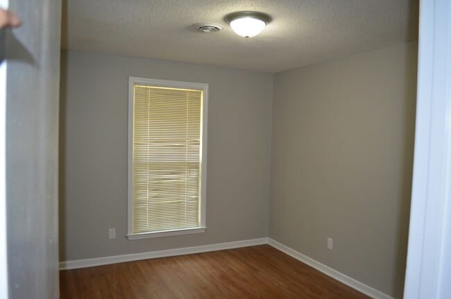 Building Photo - 254 W Wynngate Dr