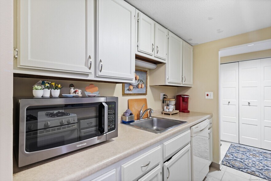 Building Photo - 59 Brookwood Dr