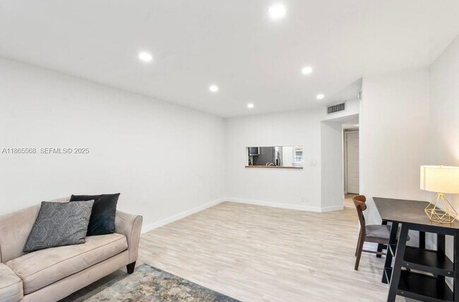 Building Photo - 8750 Royal Palm Blvd