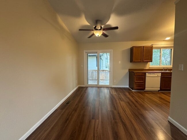 Building Photo - 4BD HOME with 2-CAR GARAGE close to Downtown Col Spgs! - Security Deposit Waiver Available