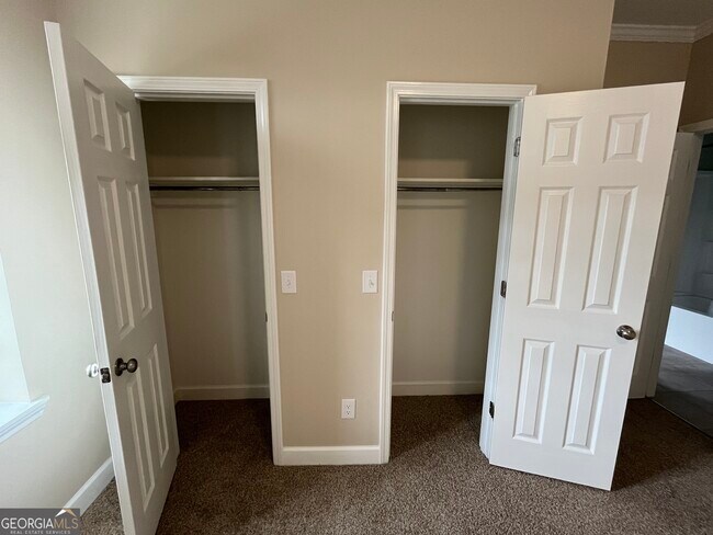 Building Photo - 65 E Main St