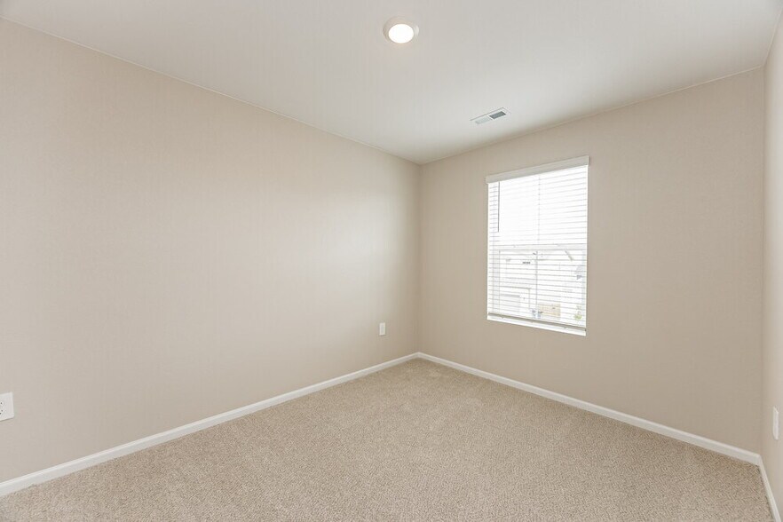 Building Photo - 11451 Lake Trout Dr