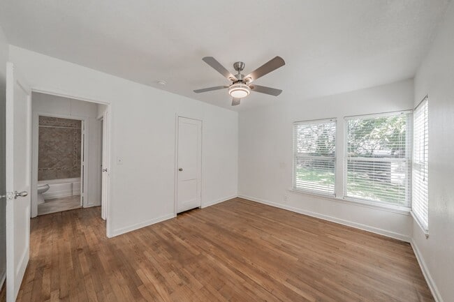 Building Photo - Cute two-bedroom, one-bath home in the hea...