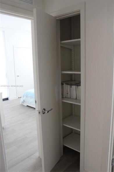 Building Photo - 999 SW 1st Ave