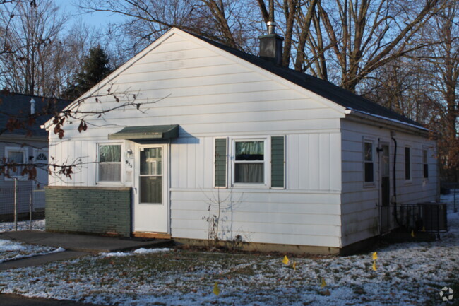 Building Photo - 915 S 12th St