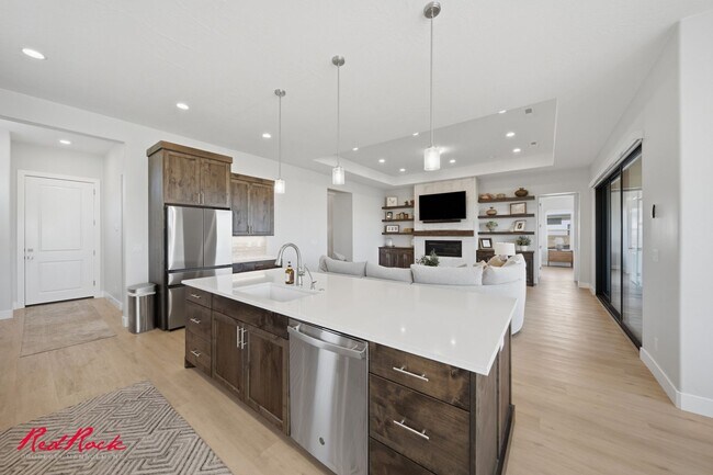 Building Photo - 4 Bedroom Home with Gorgeous Views