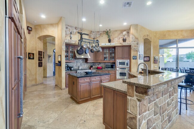 Building Photo - 2143 E Tonto Pl
